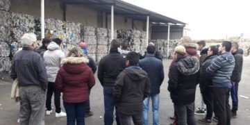 LOS ALUMNOS DE LA ESCUELA TALLER DE SOLDADURA DE FALCES VISITAN LA PLANTA